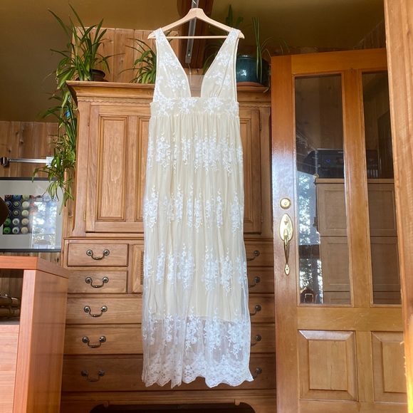 H&M Dresses & Skirts - Boho Floral White Dress